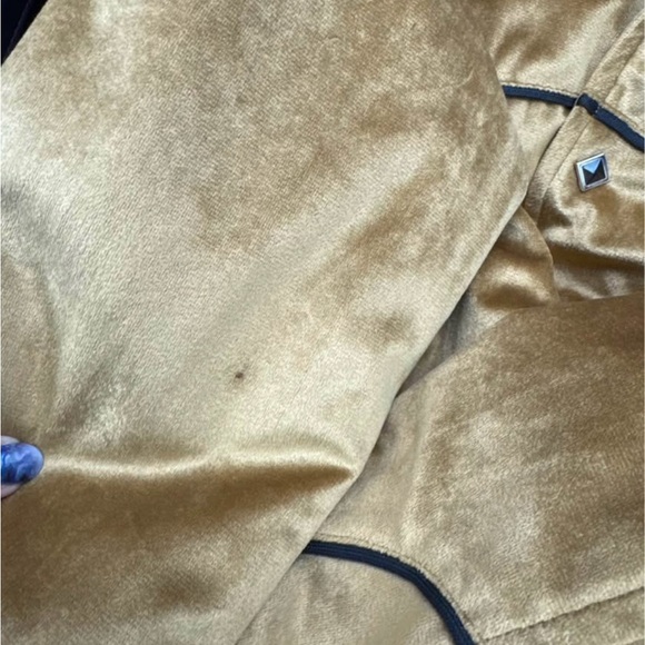 Straight to Hell Western jacket
Gold velvety vintage vibes. - Picture 5 of 5